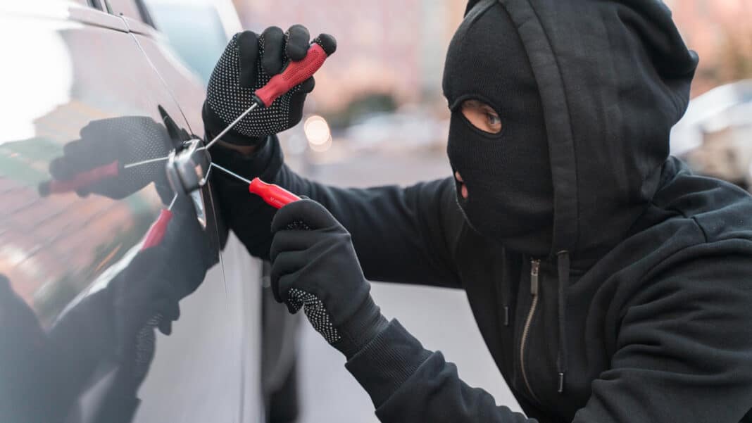 Vol dans la voiture : Est-ce couvert par l'assurance habitation ?